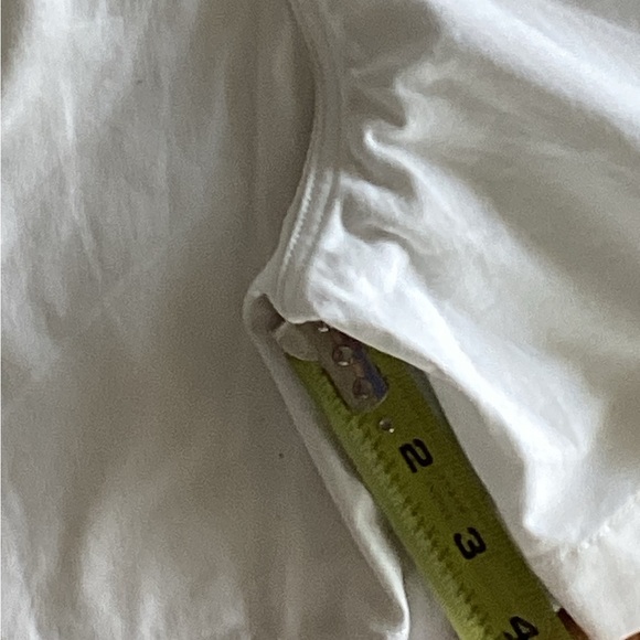 Vineyard Vines White Shorts SZ 10 Like new without tags - Picture 8 of 10